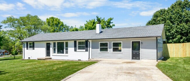 Building Photo - 3 Bedroom Pet Friendly Home For Rent!