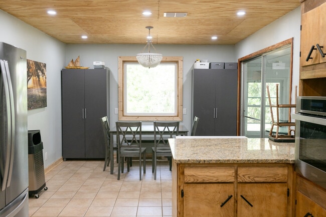 Building Photo - 105 21st Ave