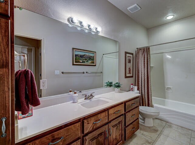 Building Photo - "Charming Fully-Furnished 1-Bed Oasis with Fireplace & Granite Touches in St. George!"