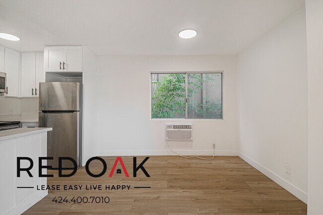 Building Photo - 426 S Venice Blvd