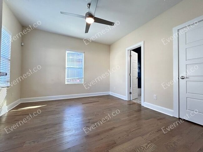 Building Photo - 998 Mayson Turner Rd NW