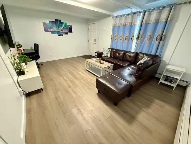 Building Photo - Eighth Ave - 760