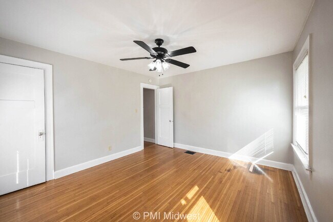 Building Photo - "Charming 3 Bedroom with Hardwood Floors i...