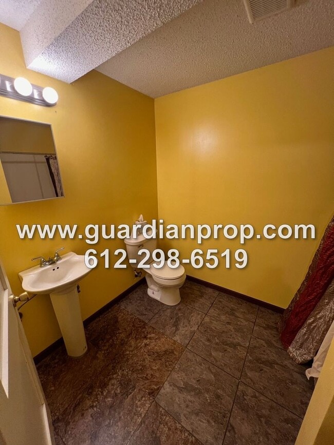 Building Photo - Woodbury House Available July 1, Gleaming Hardwood Floors, Fireplace, Lower Family Room, Fenced Yard