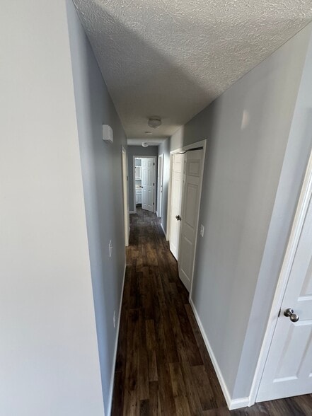 Building Photo - 1211 Redbud St