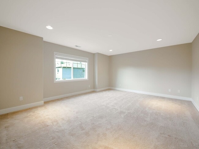 Building Photo - 4 Bed and 2.5 Bath Beautiful Single-family Home for Rent!