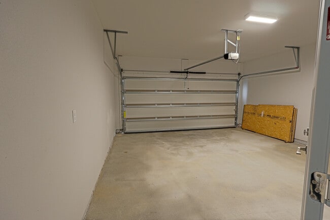 Building Photo - 2720 Jewel Rd