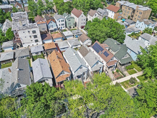 Building Photo - 3324 W Warner Ave