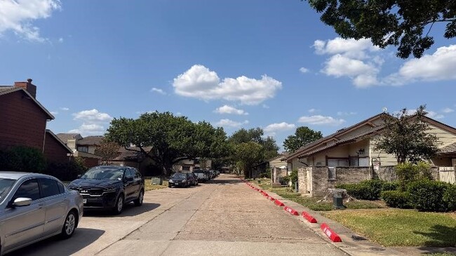 Building Photo - 12507 Newbrook Dr