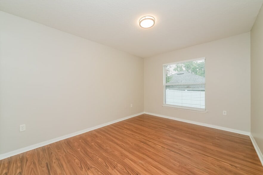 Building Photo - 426 Disston Ave