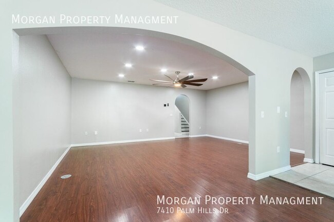 Building Photo - 7410 Palm Hills Dr
