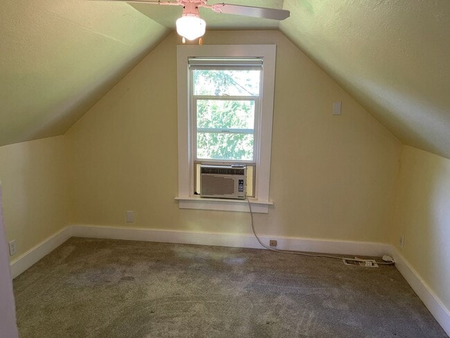 Building Photo - Adorable bungalow with large private yard