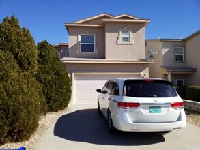 Building Photo - Spacious Family Home