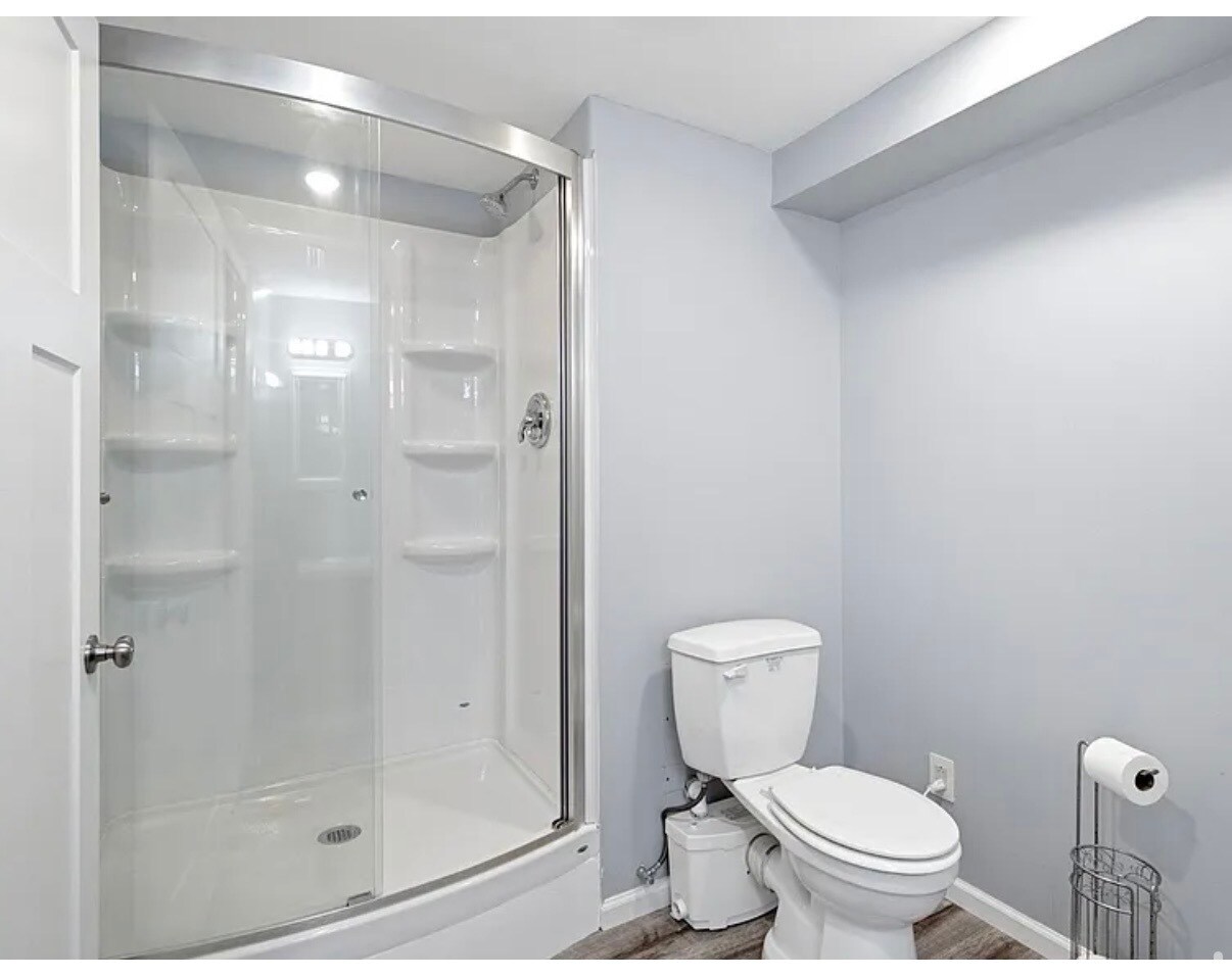 Building Photo - 15524 Larch St NW