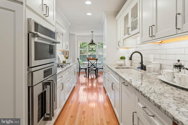 Building Photo - 257 W Chelsea Cir