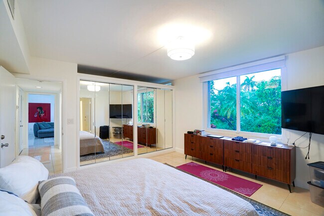 Building Photo - 216 32nd St