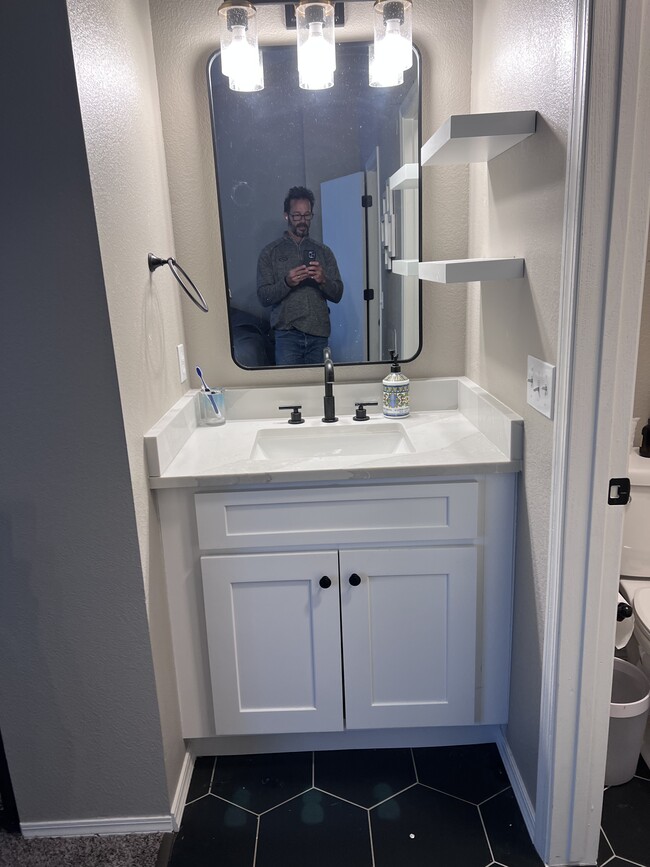 Sink master - 10587 W Maplewood Dr