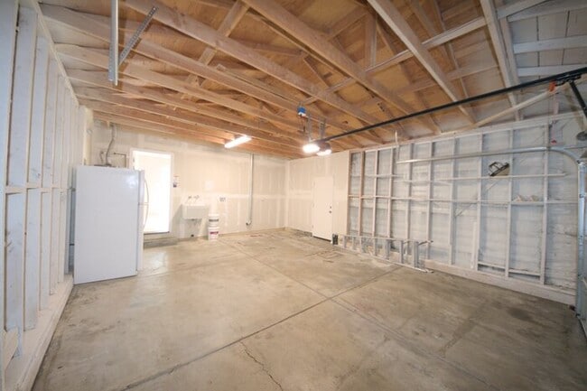 Building Photo - Pittsburg 3 bed/2 bath single family house for rent