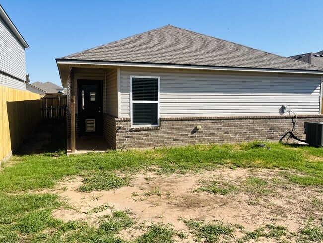 Building Photo - 10312 NW 18th Ter