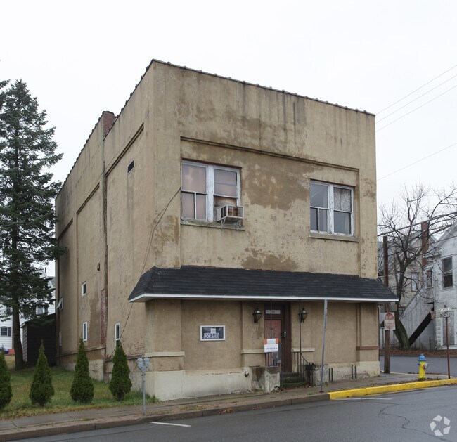 Building Photo - 738 Centre St
