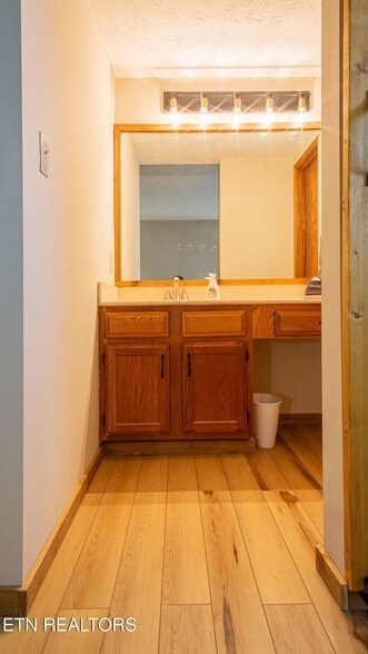 Building Photo - 3933 Dollys Dr