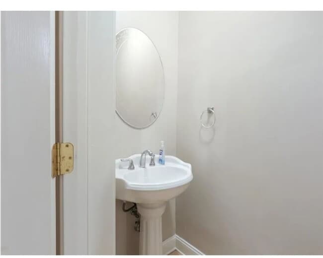 Building Photo - Charming 3BR Townhome in Atlanta
