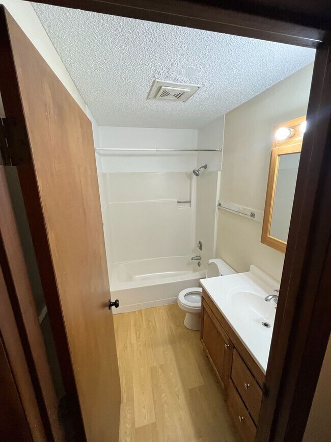 Building Photo - 3 Bd 2 Ba Condo for rent in Cedar Falls, IA