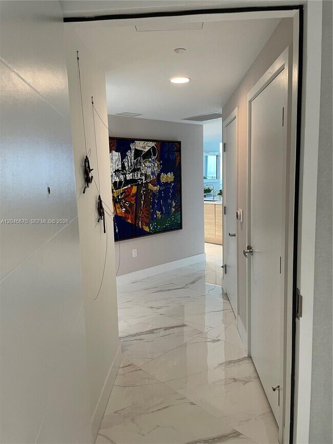 Building Photo - 16385 Biscayne Blvd