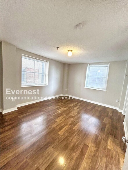 Building Photo - 315 N Spruce St