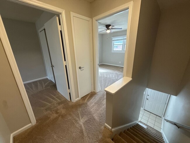 Building Photo - 121 Western Villa Dr