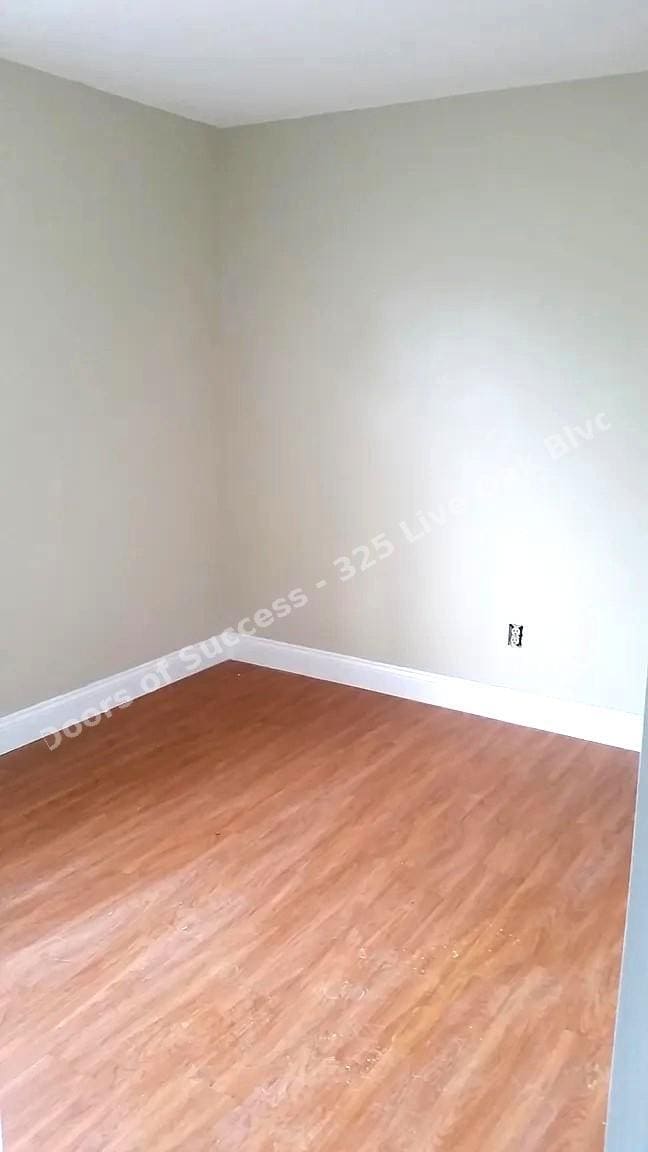 Building Photo - 325 Live Oak Blvd