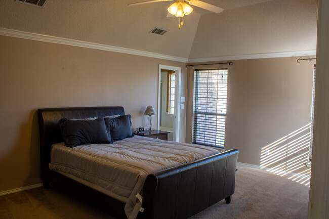 Building Photo - Charming 3 bedroom home