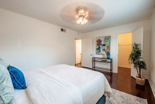 Building Photo - 3914 Ave D Ave