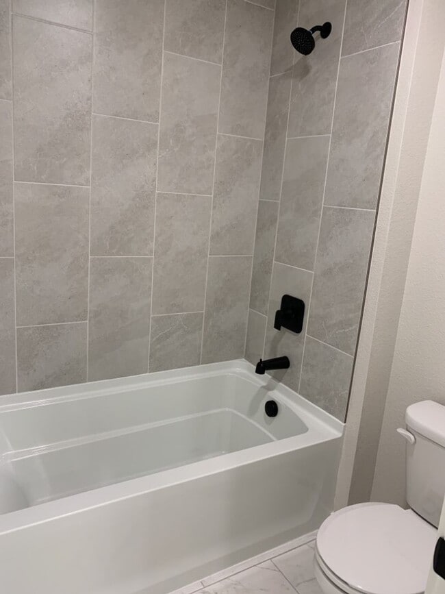 Building Photo - Exquisite 4 Bed 2.5 Bath Single Family Home with 3-car garage