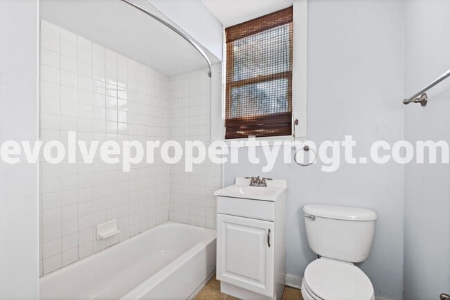 Building Photo - 246 N Watkins St