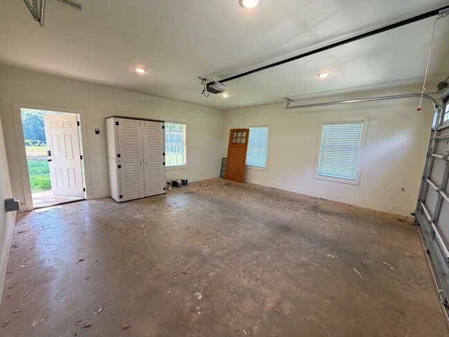 Building Photo - Renovated Ranch in Oconee County