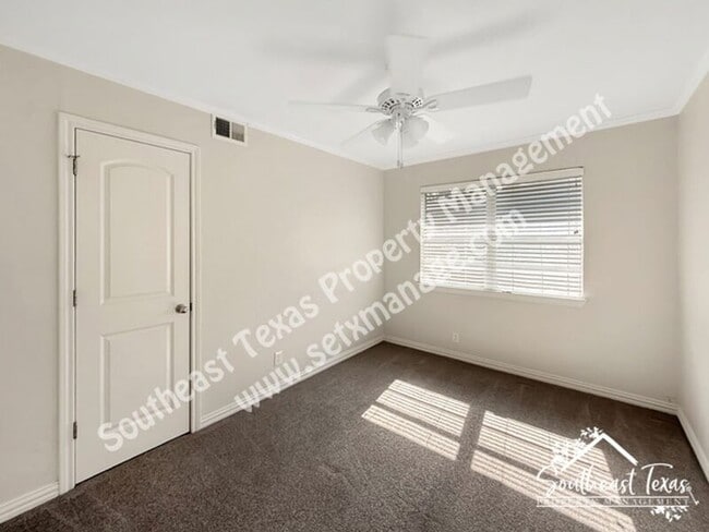 Building Photo - 2749 Rose Ave