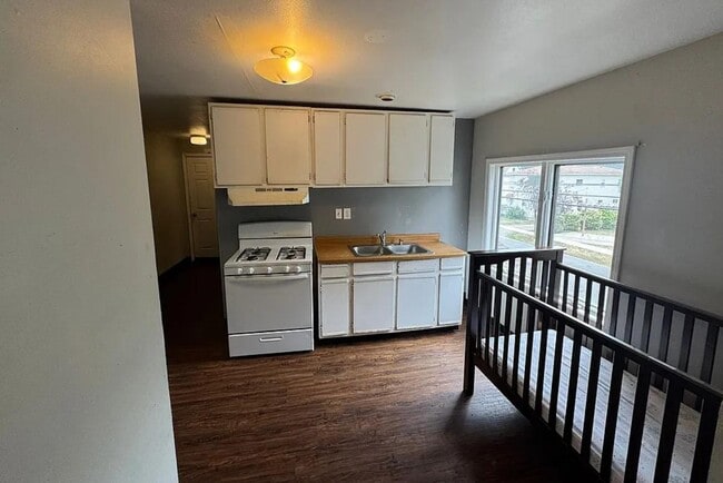 Building Photo - 100 W Ellis St