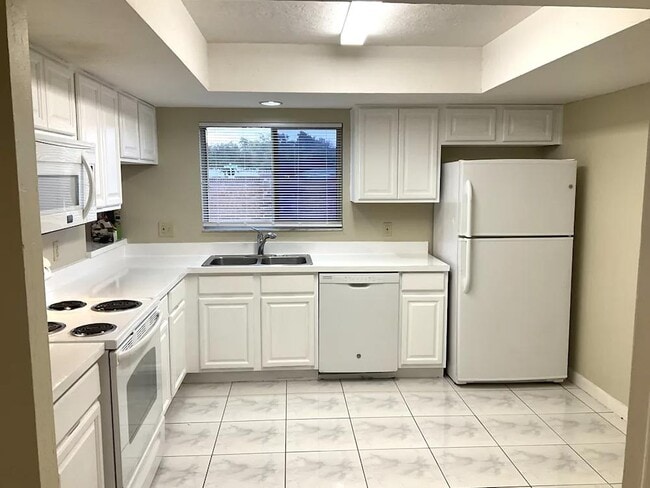 Building Photo - 341 Kantor Blvd