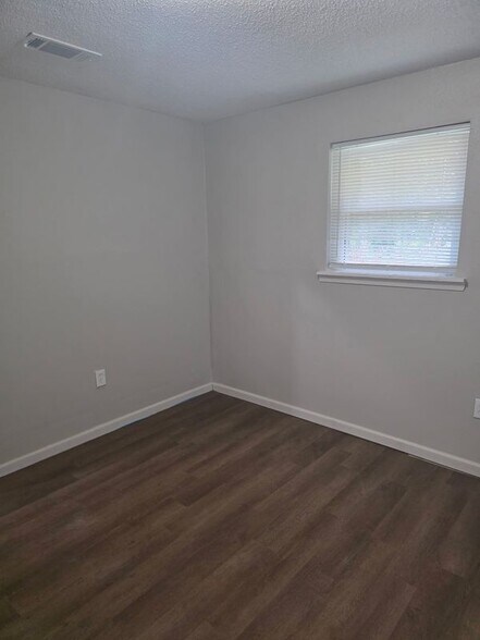 Building Photo - 3880 Pocasset St