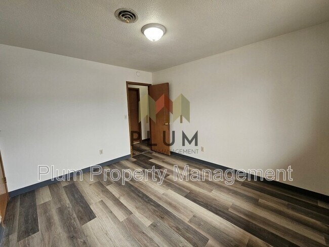 Building Photo - 2340 Fairview Ave