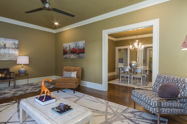 Building Photo - South Highlands