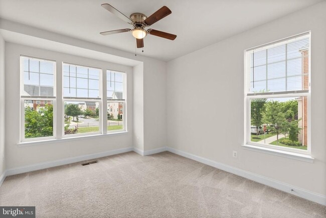 Building Photo - 7131 Beaumont Place