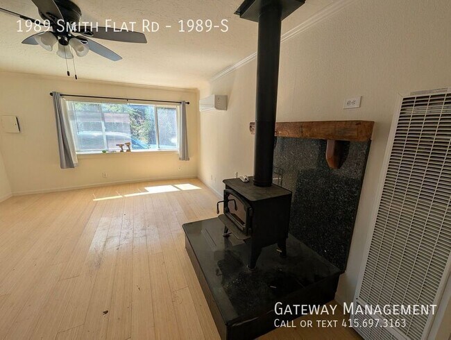 Building Photo - 1989 Smith Flat Rd