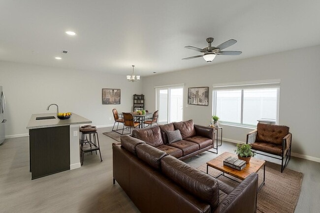 Building Photo - ENHANCED PRICE FOR QUICK MOVE IN!