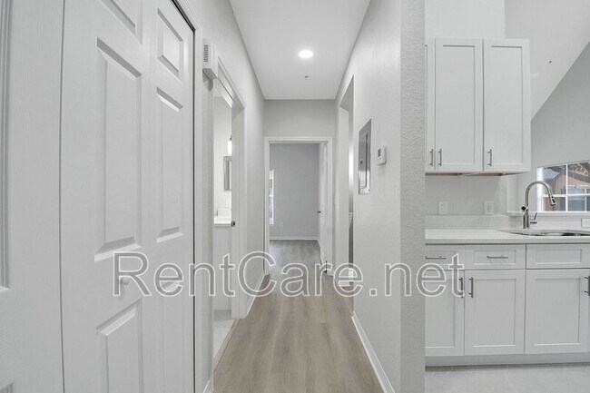 Building Photo - 6005 Westgate Dr