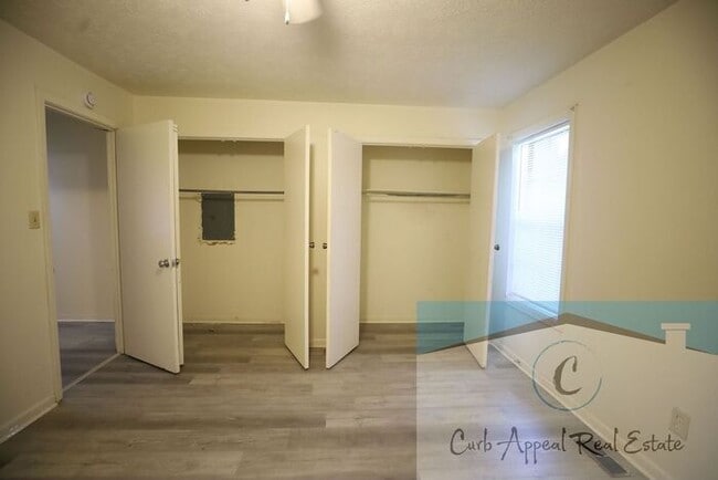 Building Photo - 2 bed, 1.5 bath apartment - $775 - HUD acc...