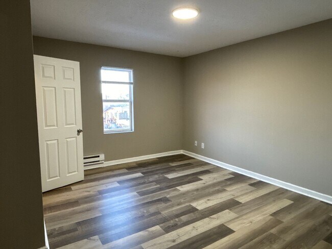 Building Photo - 1338 Barth Ave