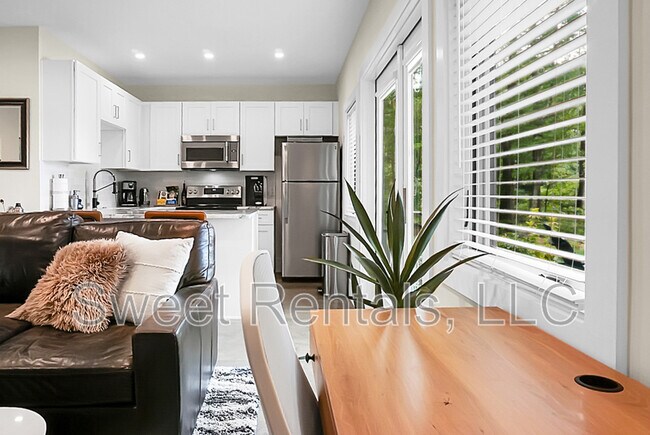 Building Photo - 665 Daniel Whaley Rd