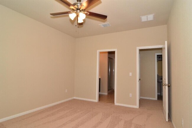 Building Photo - 261 Northern Flicker St